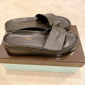 Donald J Pliner sandal